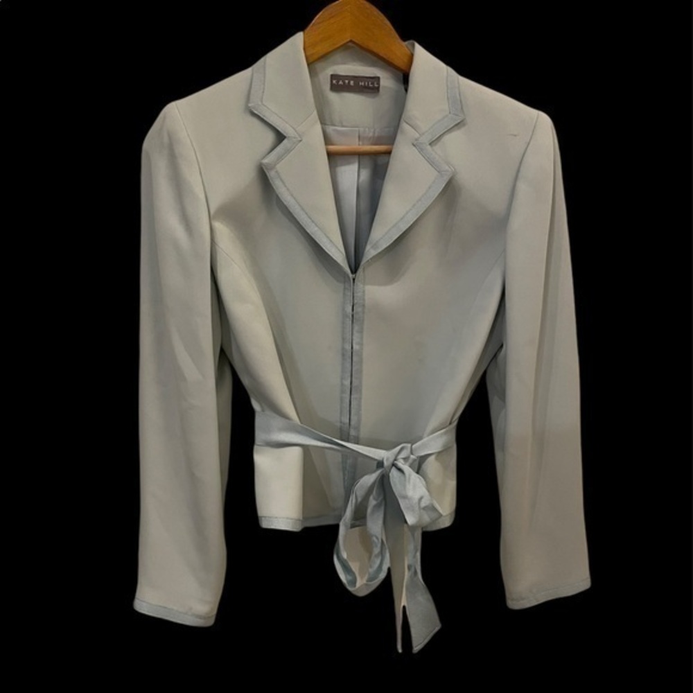 Kate Hill 100% Silk Sky Blue Ribbon Detail Blazer Women Size 4
Condition 8/10